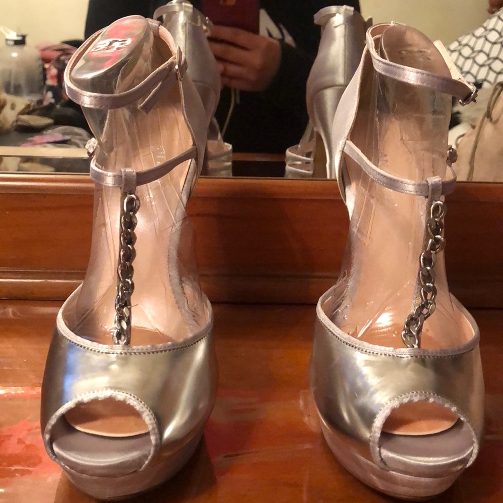 Heels - Picture 2 of 4